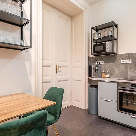 Aviator Luxury Apartment Budapest Exteriör bild